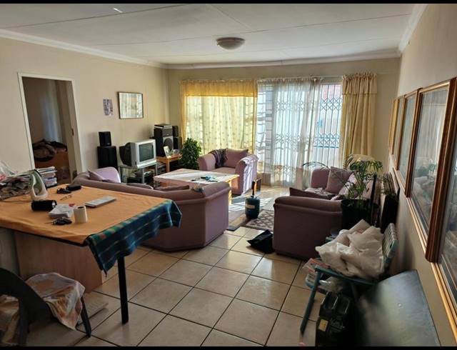 1 BEDROOM APARTMENT FOR SALE IN SILVERTON